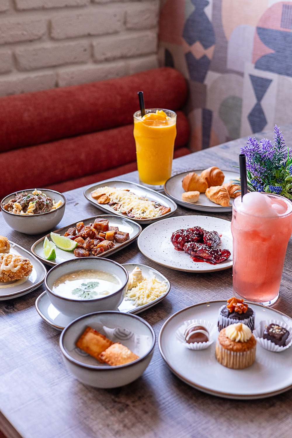 Mesa de brunch para compartir